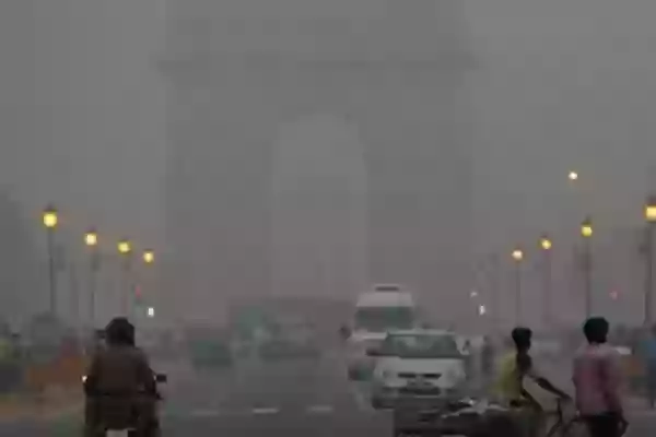 दिल्ली एनसीआर में जमकर हुई आतिशबाजी के बाद प्रदूषण स्तर बेहद खतरनाक स्तर पर पहुंचा
