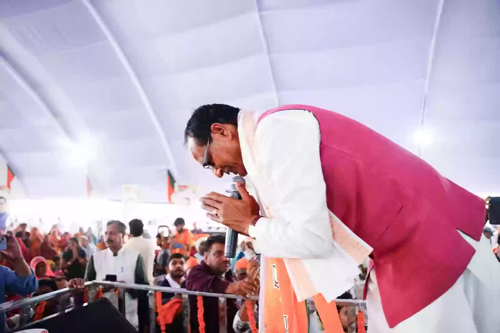 चुनाव प्रचार के अंतिम दिन शिवराज सिंह चौहान ने विदिशा के बिल्किसगंज, भैरूंदा और गोपालपुर में जनसभाओं को संबोधित किया
