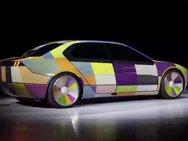 बीएमडब्ल्यू ने पेश की रंग बदलने वाली कांसेप्ट कार 'आई विजन डी'