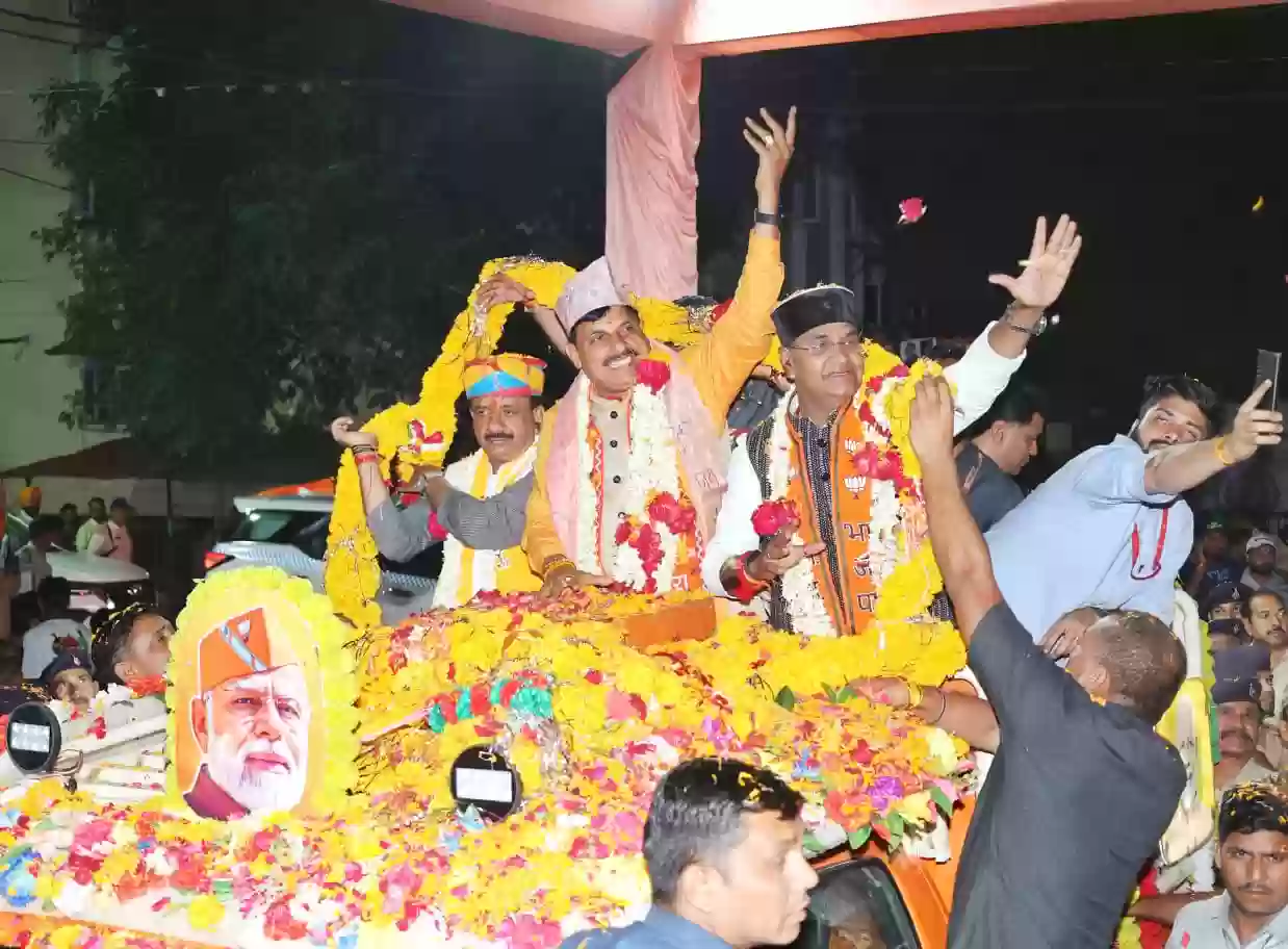 भोपाल की नरेला विधानसभा में सीएम मोहन यादव ने भाजपा प्रत्याशी आलोक शर्मा के समर्थन में किया रोड शो